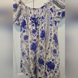 NWT..URBAN OUTFITTERS  Floral Off-Shoulder SHIRT SIZE SMALL NEW